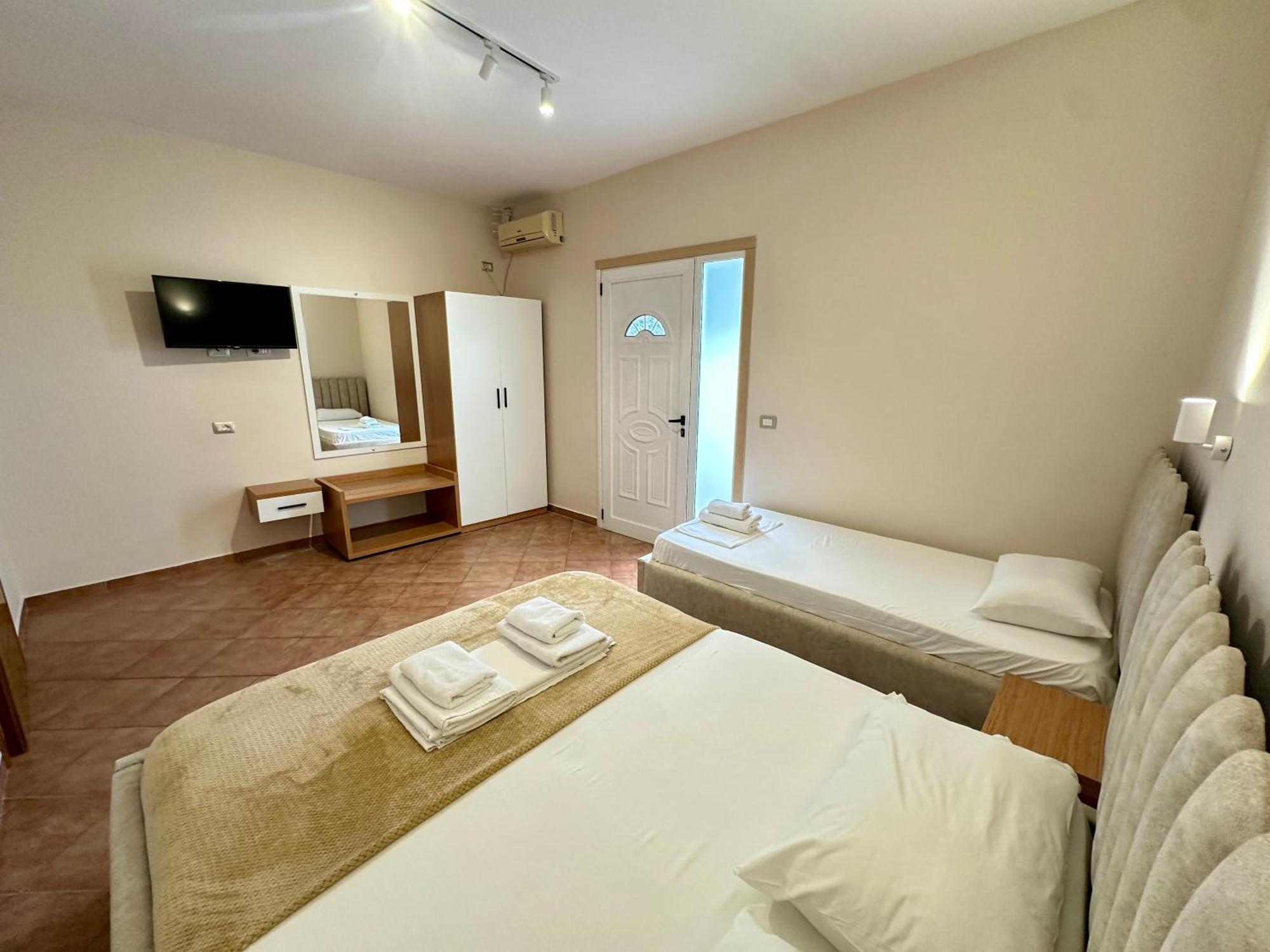 Anel Suites Vlore Bagian luar foto